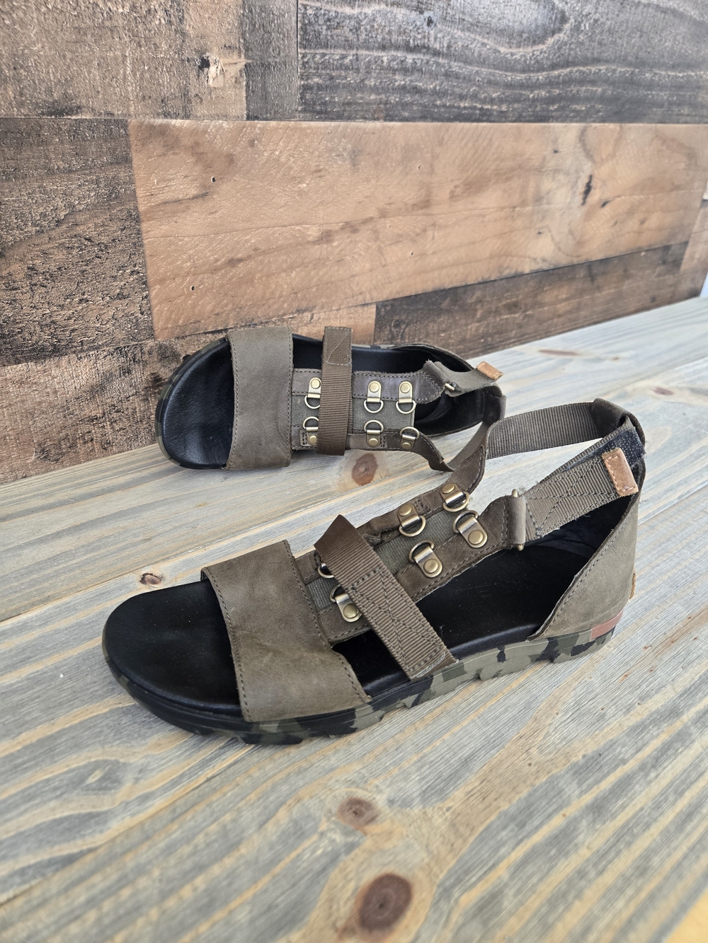 Sorel Sandals Womens 8.5 Camo Sole Strappy Wedge Platform Comfort Green Leather